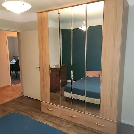 Appartement Résidence 3 Pièces Garage Et Jardin *