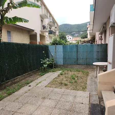 3 Pieces Garage Et Jardin * Amelie-les-Bains-Palalda