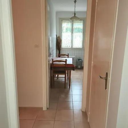 Appartement Résidence 3 Pièces Garage Et Jardin *