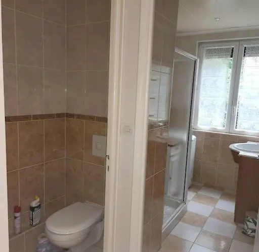 Résidence 3 Pièces Garage Et Jardin Appartamento *